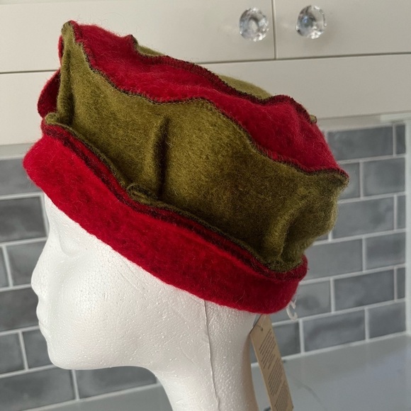 NWT Platania Wool Hat Made In ITALY Red and Olive Floral - Picture 4 of 10